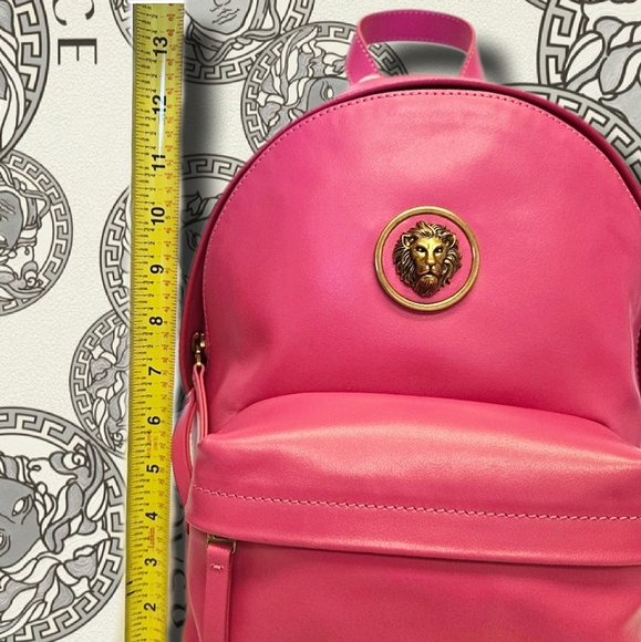 NWT COA Versace Versus Autre Marque Gold Lion Logo LRG Pink Backpack- Dust Cover - Picture 11 of 12